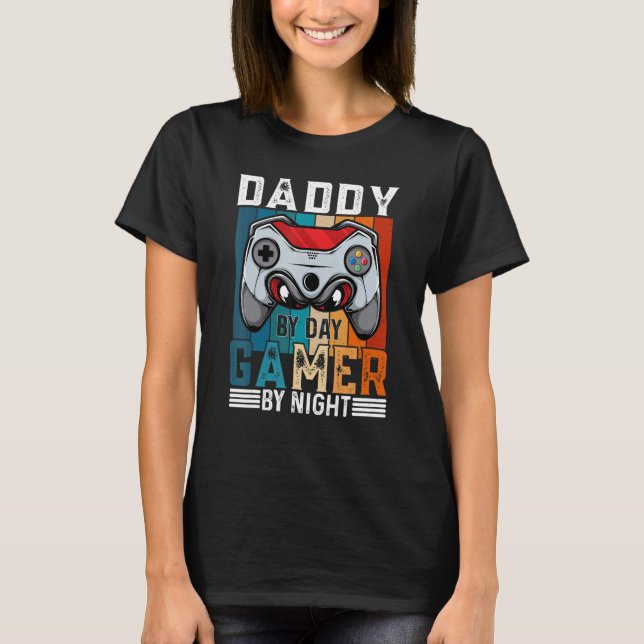 DADDY By Day Gamer By Night Meme For Gamers T-Shirt (Vorderseite)
