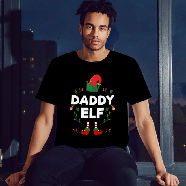 Daddy elf Familie passend Weihnachts-Outfit Name T T-Shirt (Von Creator hochgeladen)