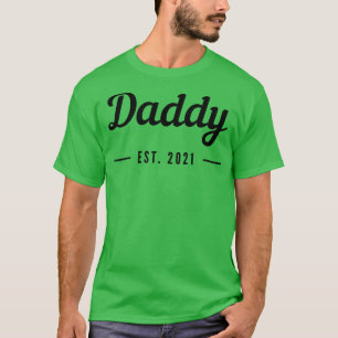 Daddy EST 2021 Perfect for the new Dad or Vater To T-Shirt