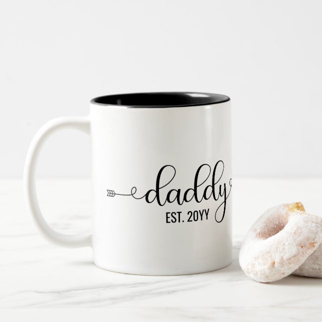 Daddy Est, New Dad | Papa zu Geschenken Zweifarbige Tasse (Mit Donut)