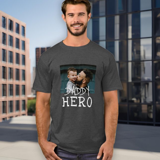 Daddy Hero White Typografy Vater Foto Gray T-Shirt (Von Creator hochgeladen)