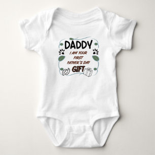 Daddy, ich bin dein erstes Geschenk zum Vater Baby Strampler