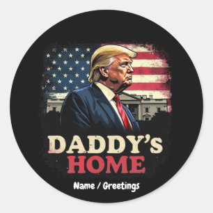 Daddy’s Zuhause 2025 A Patriotic & Funny Take Runder Aufkleber