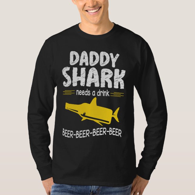 Daddy Shark Needs A Drink Beer Happy Father Day Da T-Shirt (Vorderseite)