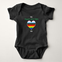 Daddy und Papa Rainbow Heart Baby Bodysuit
