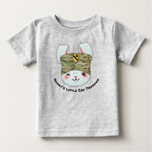 „Daddys kleiner 1. Kavallerist“ Baby T-shirt