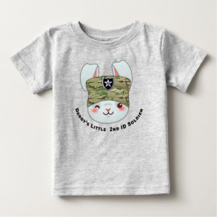 „Daddys kleiner 2. Infanterie-Division-Soldat“ Baby T-shirt
