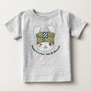 „Daddys kleiner 3. Infanterie-Division-Soldat“ Baby T-shirt
