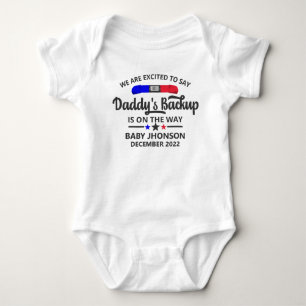 Daddys Verstärkung ist auf dem Weg Polizist Dad Baby Strampler