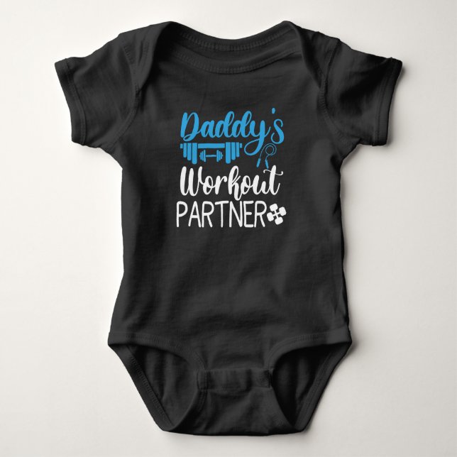 Daddy's Workout Partner Baby Strampler (Vorderseite)