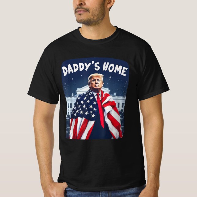 Daddys Zuhause Trump Pink 2024 bringt Amerika zurü T-Shirt (Vorderseite)