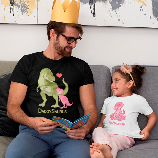 DaddySaurus Green T-Rex & Pink Baby Girl Dinosaurs T-Shirt (Von Creator hochgeladen)