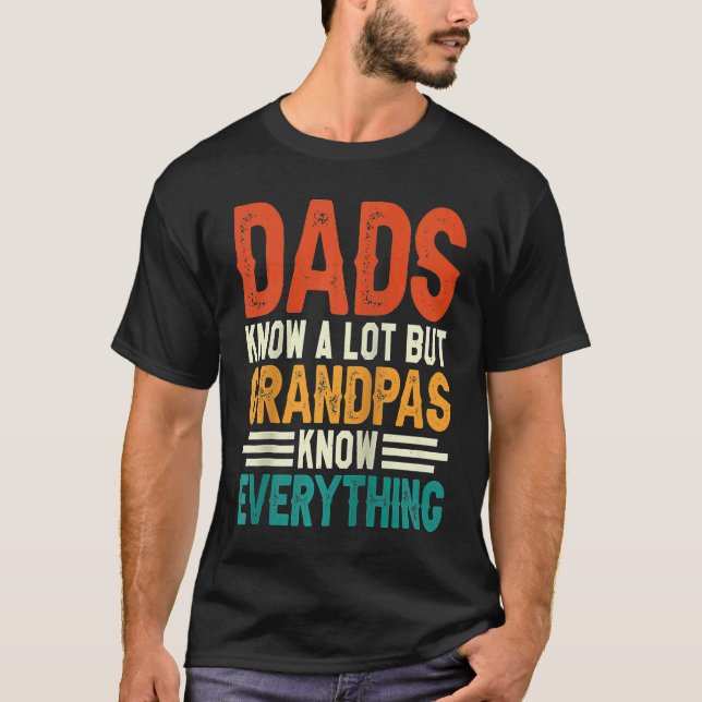 Dads Know A Lot But Grandpas Know Everything Ragla T-Shirt (Vorderseite)