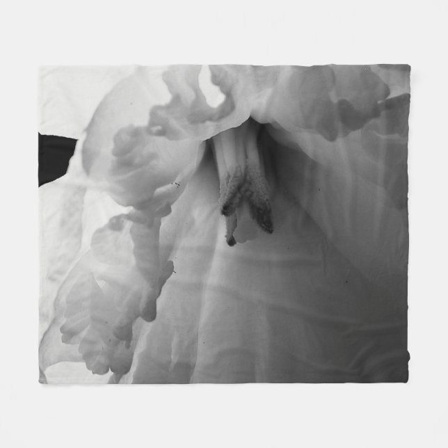 Daffodische Schwarz-Weiß-Fotografie Fleecedecke (Vorderseite (Horizontal))