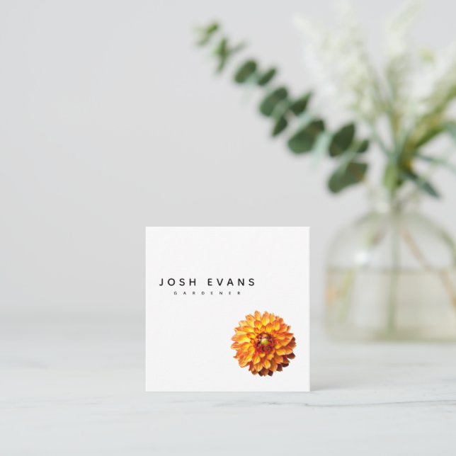 Dahlia Floral Minimalistisch Square Business Card Quadratische Visitenkarte (Stehend Vorderseite)