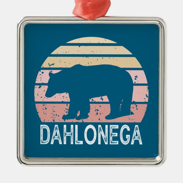 Dahlonega Georgia Retro Bear Ornament Aus Metall (Vorne)