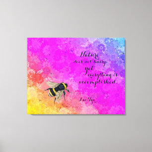 Daisies Rainbow Colors & Bumblebee - Lao Tzu Quote Leinwanddruck