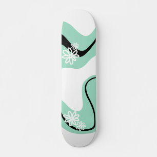 Daisy Groove in Mint Green, Black und White Skateboard