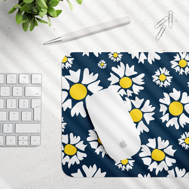 Daisy Pattern, Blumenmuster, weiße Daisien Mousepad (Von Creator hochgeladen)