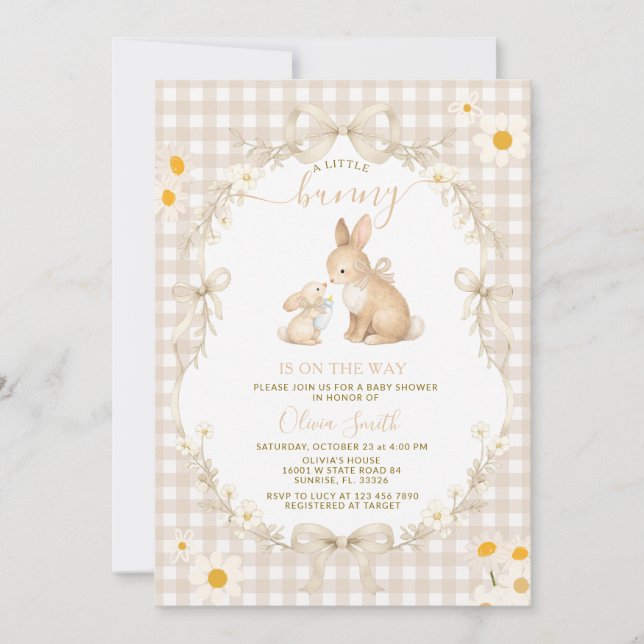 Daisy Spring Neutrales Gingham-Hasen-Baby-Shower Einladung (Vorderseite)