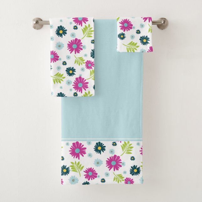 Daisy Stylized Pink Blue Blume Pattern Badhandtuch Set (Insitu)