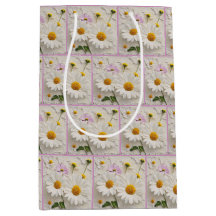 Daisy- und Kosmos-Blume auf bedrücktem Papier