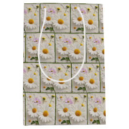 Daisy- und Kosmos-Blume auf bedrücktem Papier Mittlere Geschenktüte