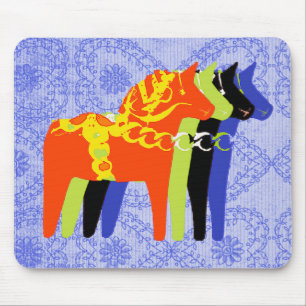 Dala Pferd mit blauem Volkshintergrund - Mousepad