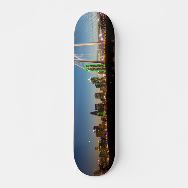 Dallas Skyline Dawn Skateboard (Vorne)