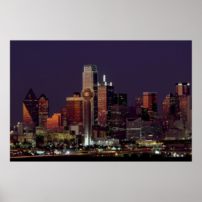 Dallas Skyline in der Nacht Poster (Vorne)
