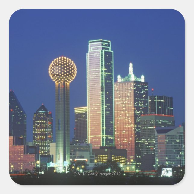 'Dallas, TX-Skyline nachts mit Wiedersehen Tower' Quadratischer Aufkleber (Vorderseite)