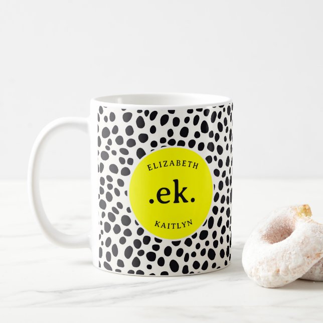Dalmatiner Dog Abstraktes Muster Gelbe Monogramm Kaffeetasse (Mit Donut)