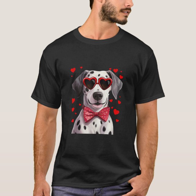 Dalmatiner Hund Herz Sonnenbrille Red Bow Krawatte T-Shirt (Vorderseite)