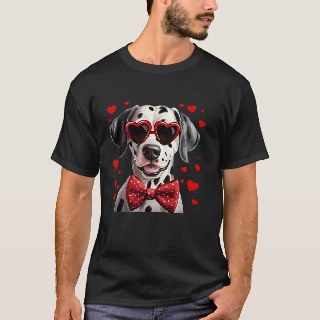 Dalmatiner Hund Herz Sonnenbrille Red Bow Krawatte T-Shirt (Vorderseite)