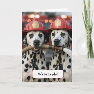 Dalmatiner Hunde zum Geburtstag halten einen Feuer Karte