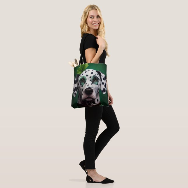 Dalmatiner in St. Patrick's Day-Kleid (Am Model)
