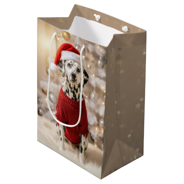 Dalmatiner mit rotem Weihnachtspullover Mittlere Geschenktüte (Vorderseite Schrägansicht)