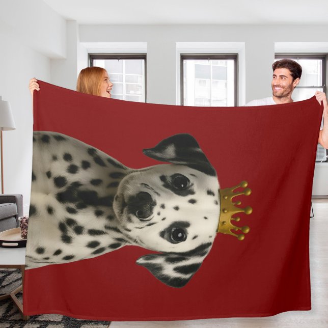 Dalmatiner Welpe in Goldkrone Niedlich Fleecedecke (Dalmatian Puppy in Gold Crown Cute Fleece Blanket
by Ricaso. Dally pup on red throw blanket.)