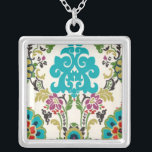 Damask Floral Patterns Plum Turquoise Versilberte Kette<br><div class="desc">Türkisfarben,  Pflaume,  grüne und lila Blumenmuster treffen sich auf weißem Hintergrund,  um den Damast-Druck der Juni-Erica Vess zum Leben zu erwecken. Arbeitet als Geschenk für sich selbst,  einen Freund oder ein Familienmitglied.</div>