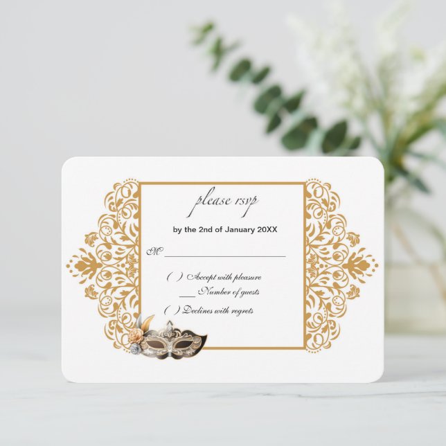 Damask Gold Masquerade RSVP Card (Stehend Vorderseite)