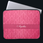 Damask-Lilie mit dem Namen dunkelrosa Notebookgehä Laptopschutzhülle<br><div class="desc">Original Lilie Schmetterlingflügel Stil Damast gemustert Gehäuse. Ideal zum Schutz Ihres Laptops. Passen Sie Ihren Namen an. Derzeit lautet: Agatha. Dieses originale Muster wurde von Sarah Trett entworfen.</div>