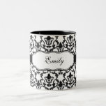 Damask-Tasse Name hinzufügen Zweifarbige Tasse<br><div class="desc">Chic Black Damask Muster,  das mit einem Namen oder einer Phrase personalisiert werden kann. Großartiger Blick für Hochzeiten,  Abschluss,  Geburtstage,  Jubiläen oder jeden Anlass.</div>