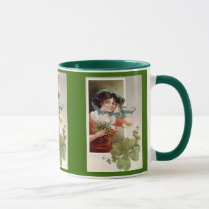 Dame mit Shamrocks Tasse