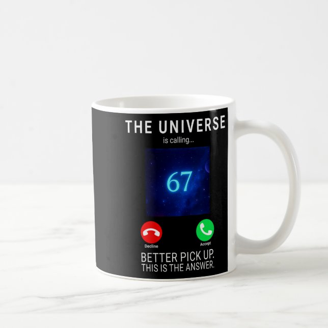 Damen 67 Meme Das Universum Ruft V-Ausschnitt  Kaffeetasse (Rechts)