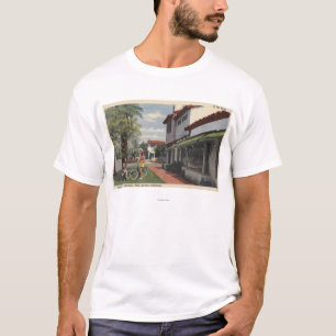 Damen in der Sommer-Abnutzung in der Piazza T-Shirt