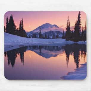 Dämmerung, Tarn und sichelförmiger Mond Mousepad