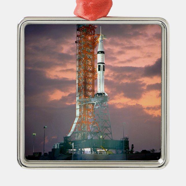 Dämmerungsbrüche hinter ASTP Saturn IB CDDT Ornament Aus Metall (Vorne)
