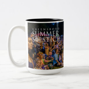 Dämmerungsfest-Menschenmengen - Ersetzen Sie das F Zweifarbige Tasse
