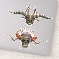 Dämonenschädel mit Helmen