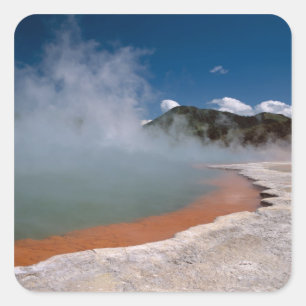 Dampf aufsteigend aus dem Champagne Pool in WAI-O- Quadratischer Aufkleber
